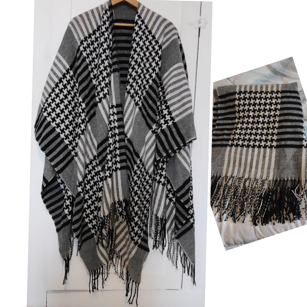 Multi pattern b/w blanket wrap